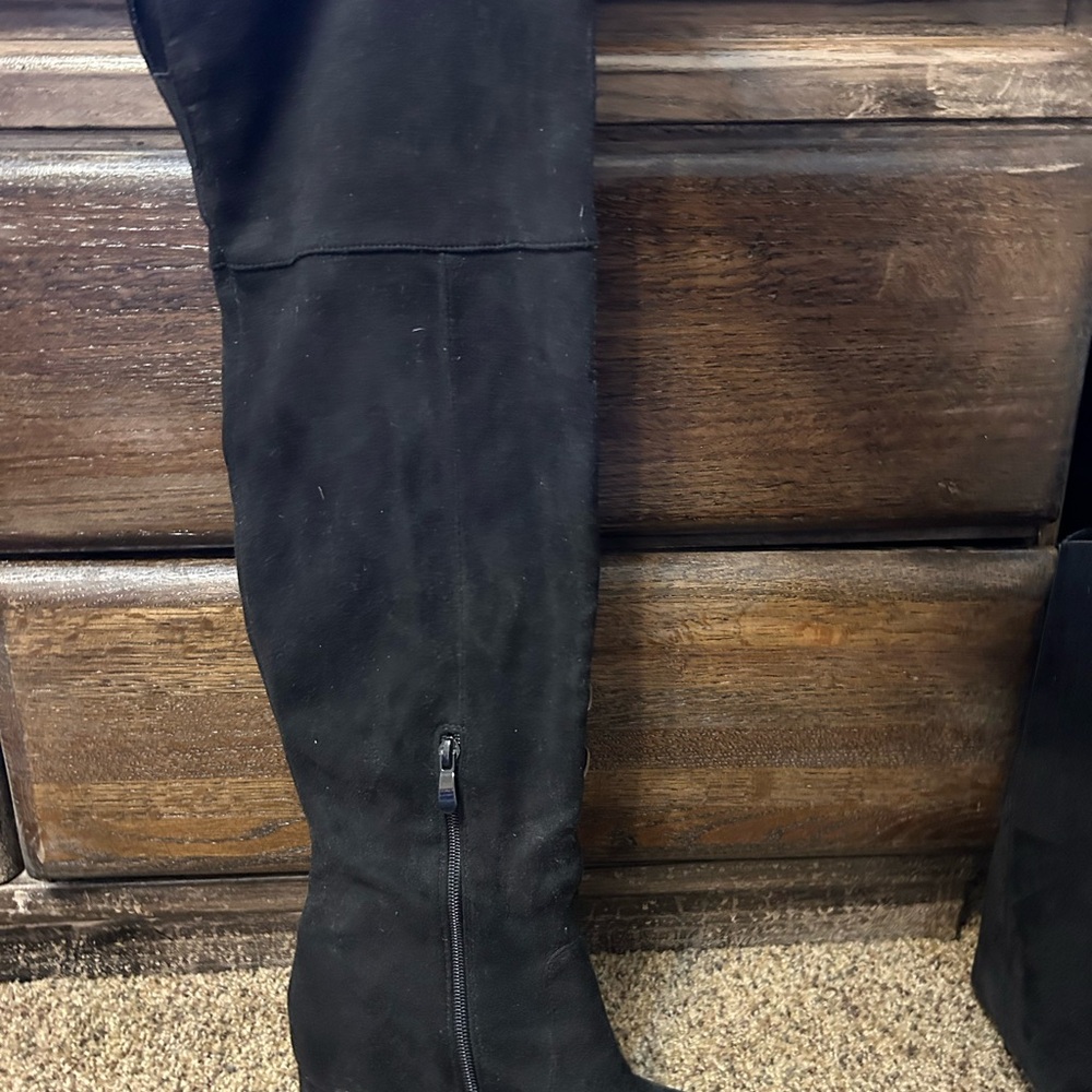 Elegant Black Suede Over-the-Knee Boots